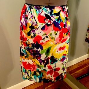 Jones Wear Ladies skirt. Side zipper unlined. Colorful knee length. Size 12